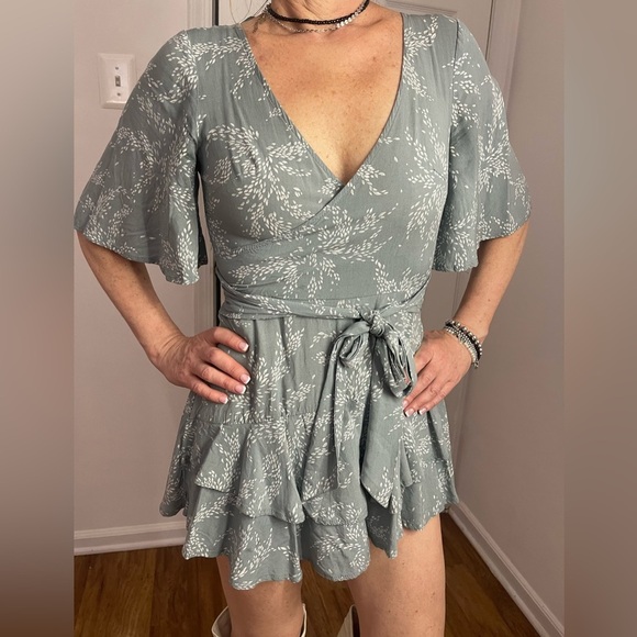 Princess Polly the Louie Romper Sage - Picture 4 of 10